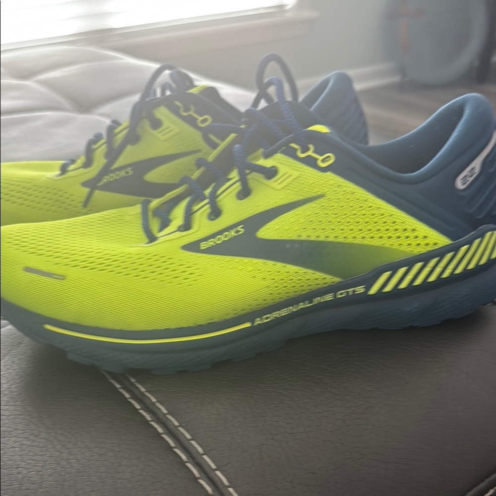 Brooks Adrenaline GTS Shoes - Bright Yellow and Dark Blue - Picture 3 of 13